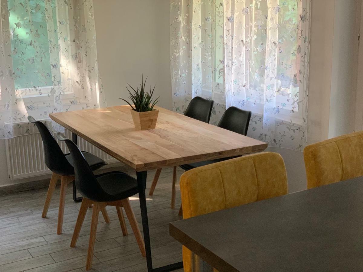 Csuka48 Apartman Szarvas Esterno foto
